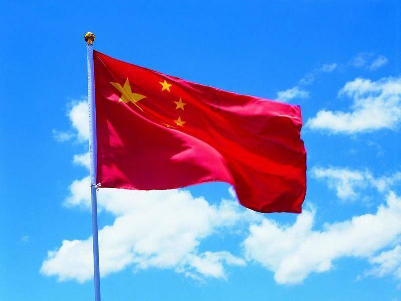 逃离昏暗下的小村